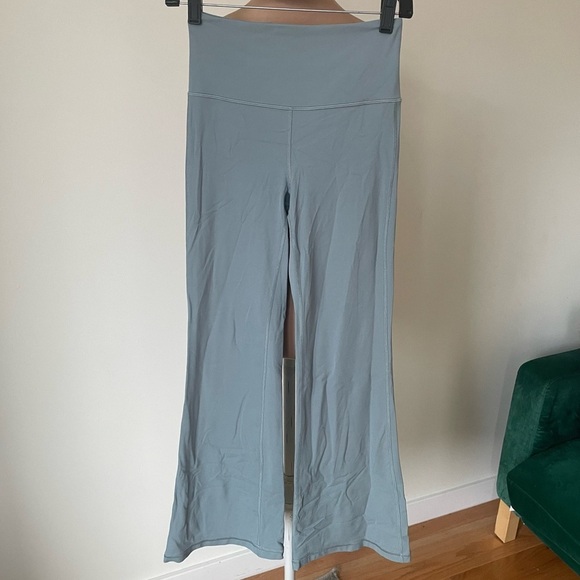 Athleta Elation Flare High Waisted Minimalistic Grey Pants #981683 EUC Size XS - Picture 3 of 10